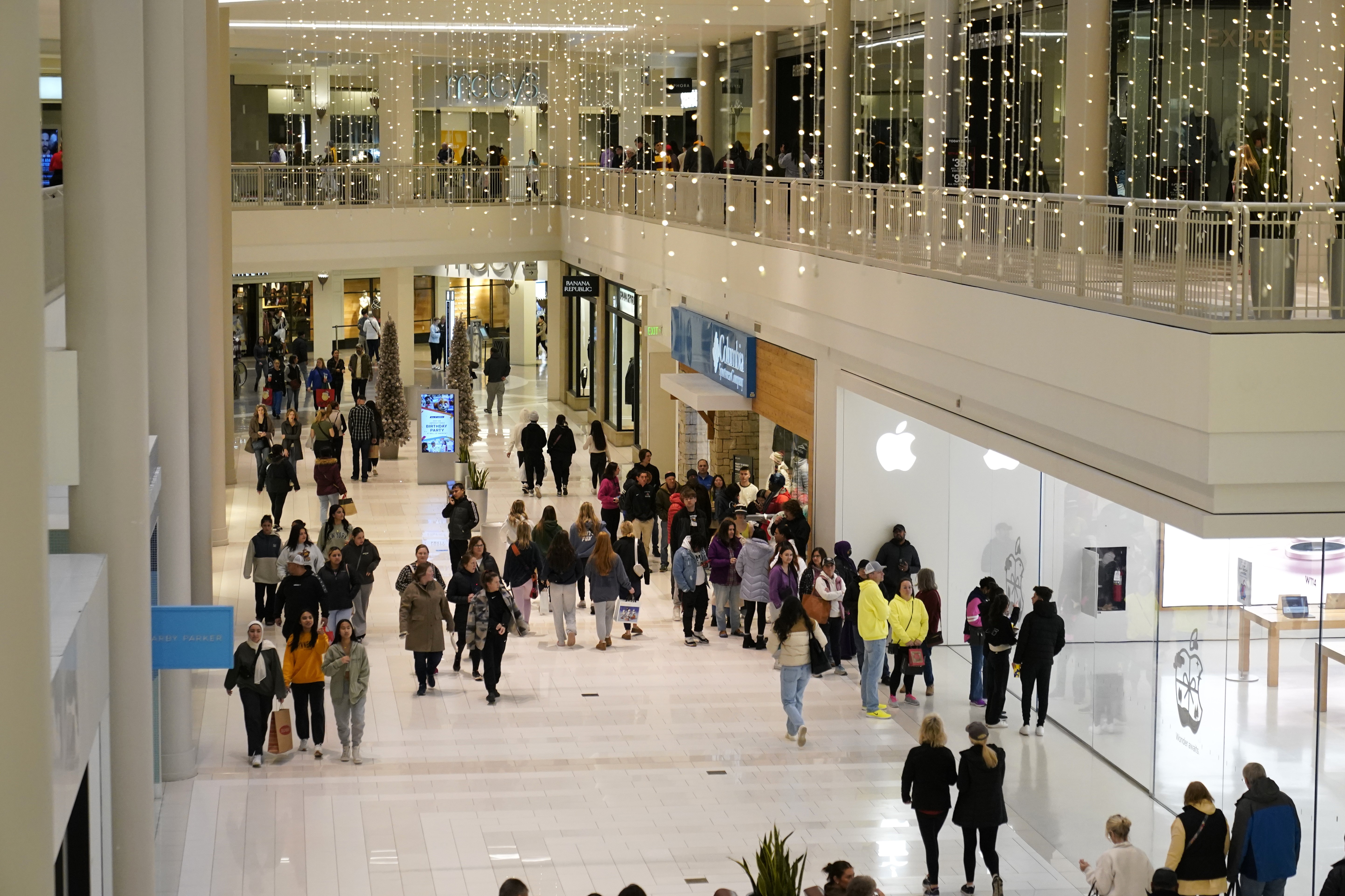 Black Friday shopping: JCPenney, Macy's lead with biggest discounts