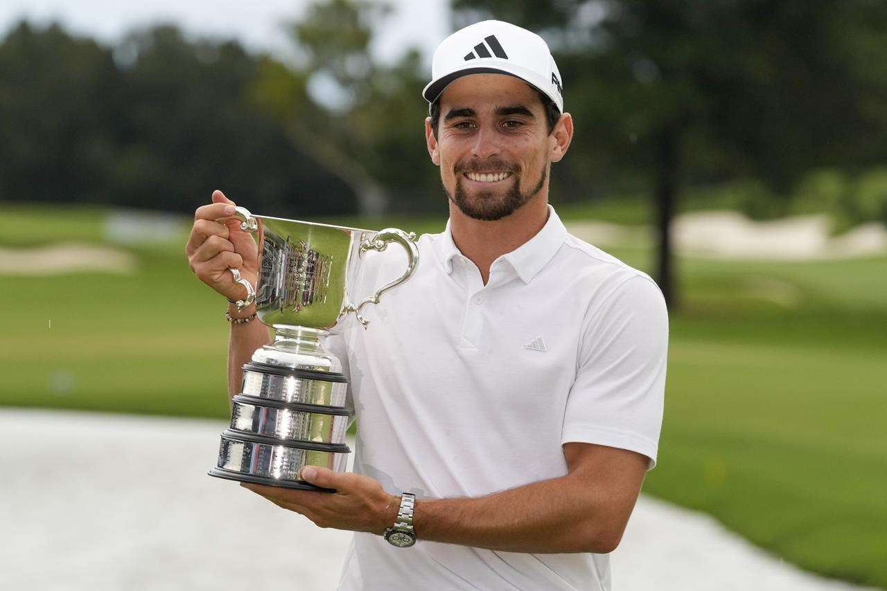 Scheffler makes it look easy for 3-shot victory in the Bahamas. Tiger Woods  finishes 18th