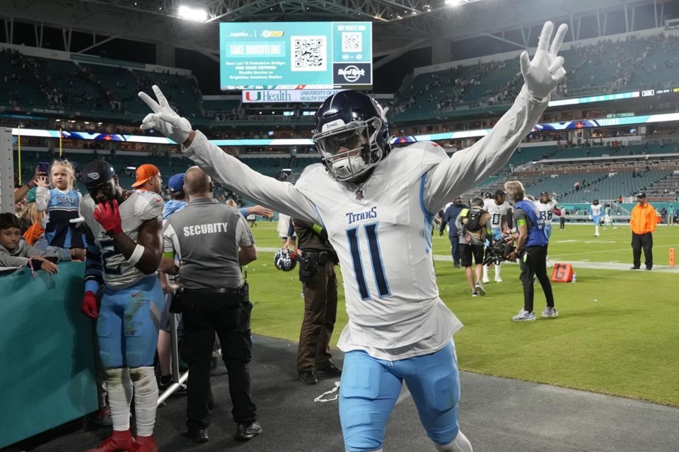 Will Levis rallies Titans for 2 late TDs, 28-27 win over Dolphins