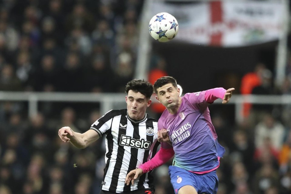 Paris Saint-Germain advances in tense finish to Champions League group.  Porto also into round of 16