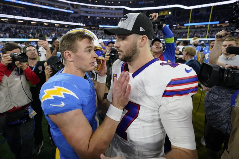Josh Allen accounts for 3 touchdowns as Bills escape with 2422 victory