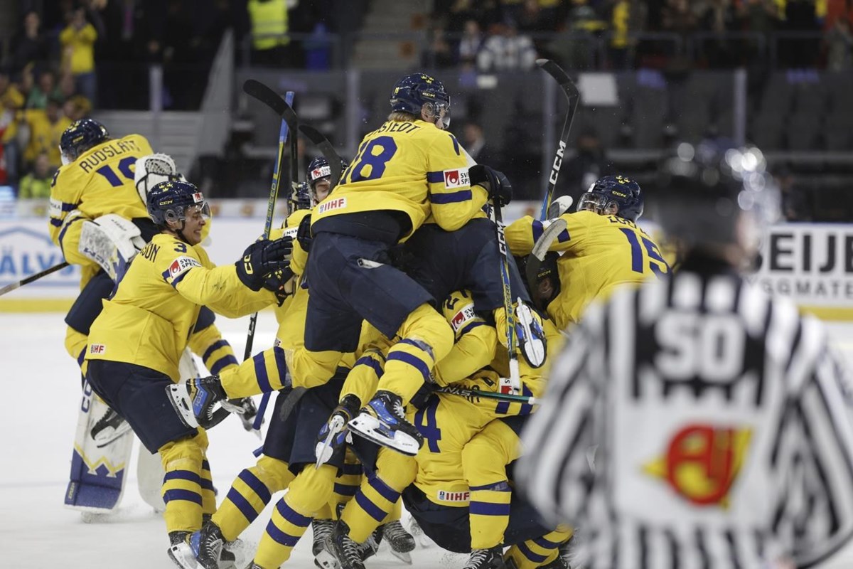 Gastgeber Schweden setzte sich bei der Junioren-Weltmeisterschaft mit einem spannenden 3:2-Sieg in der Verlängerung gegen die Schweiz durch
