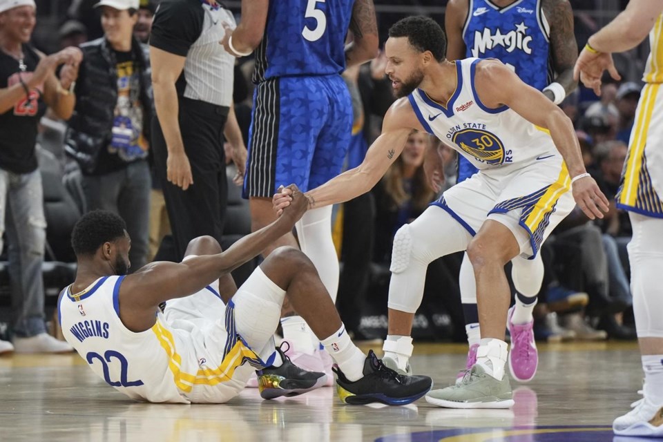 Curry scores 36 points to lead the Warriors past the Magic 121-115 -  Victoria Times Colonist