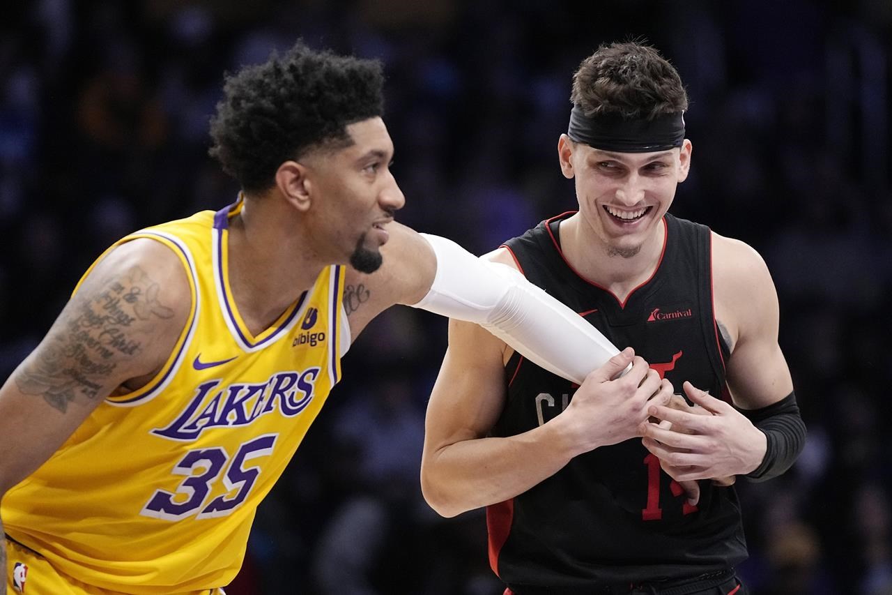 Tyler Herro scores 21 points Heat pull away in 4th quarter to
