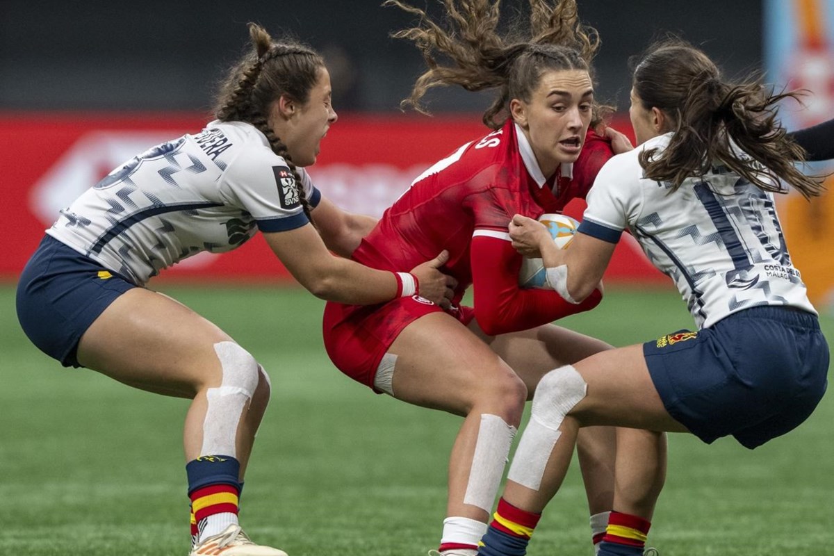 Las mujeres de Canadá reservaron un lugar en las semifinales del Vancouver Sevens, mientras que los hombres cayeron ante España.