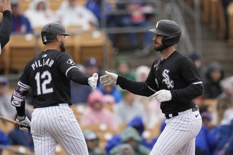 White Sox release infielder Mike Moustakas and outfielder Kevin Pillar