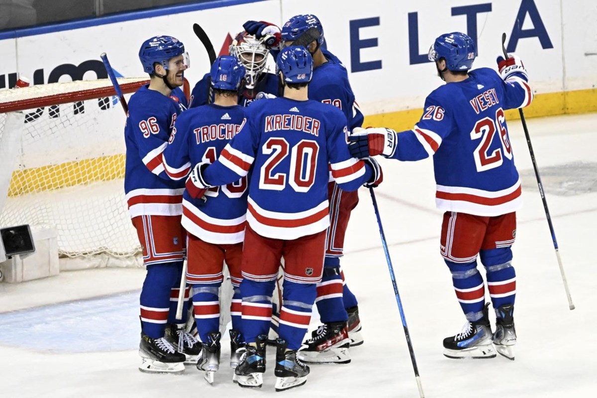 Artemi Panarin scores 49th goal as Rangers beat Senators 4-0 to clinch Presidents' Trophy