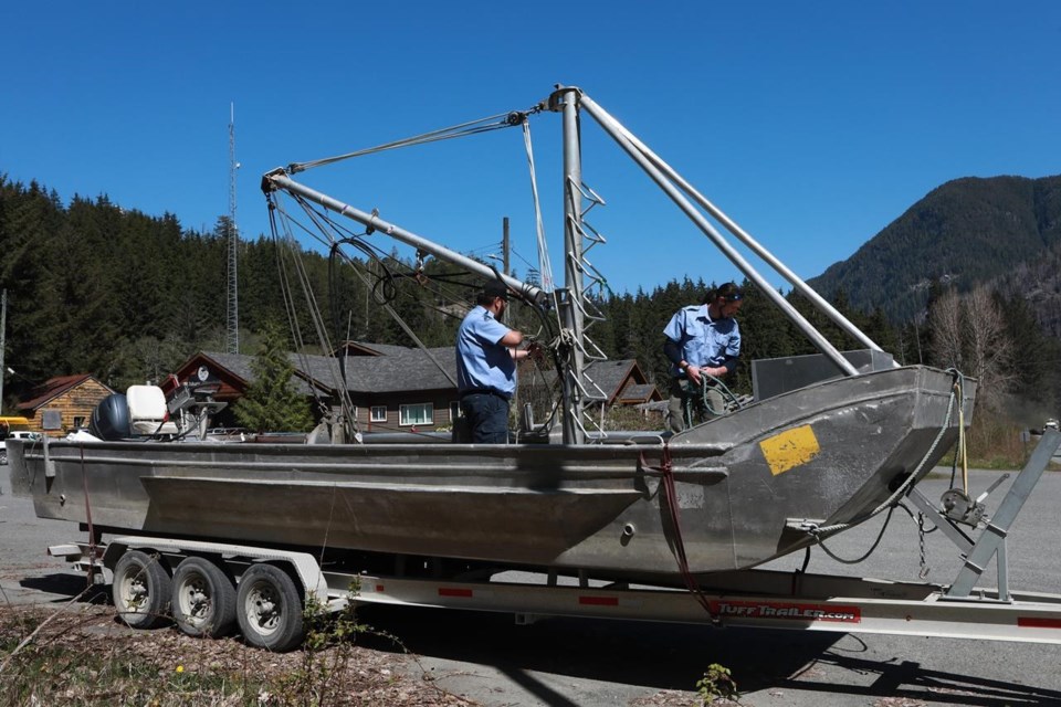 BEYOND LOCAL: Bigger boats, more nets, people arrive for new orca rescue attempt