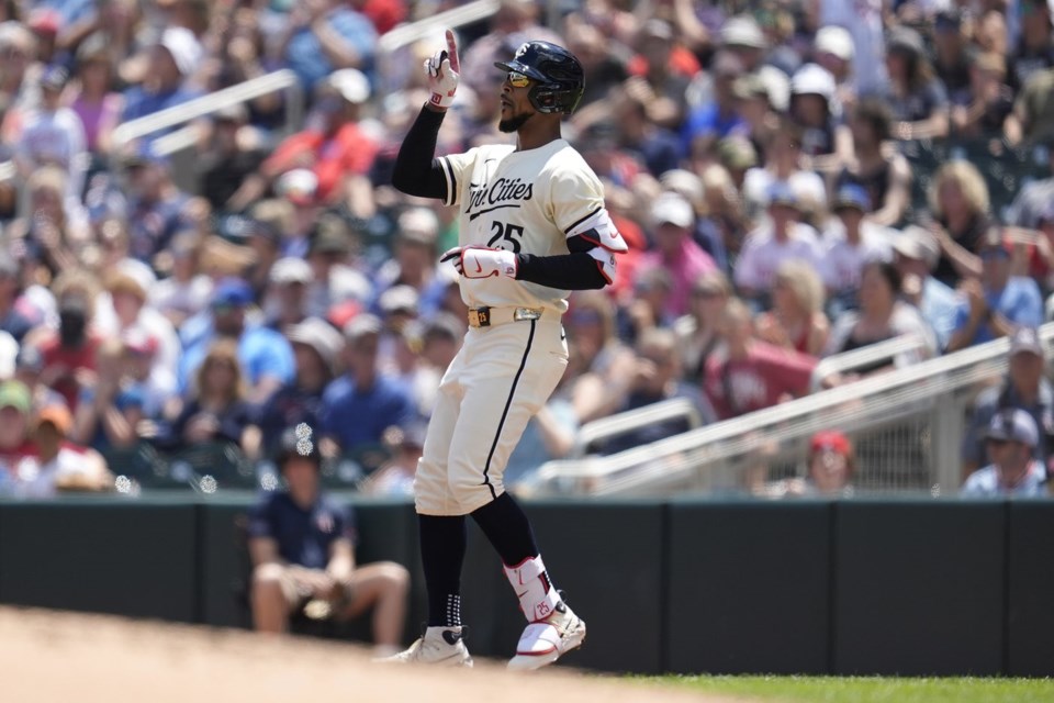 Vázquez homers in 9th inning to give Twins 3-2 win over Astros