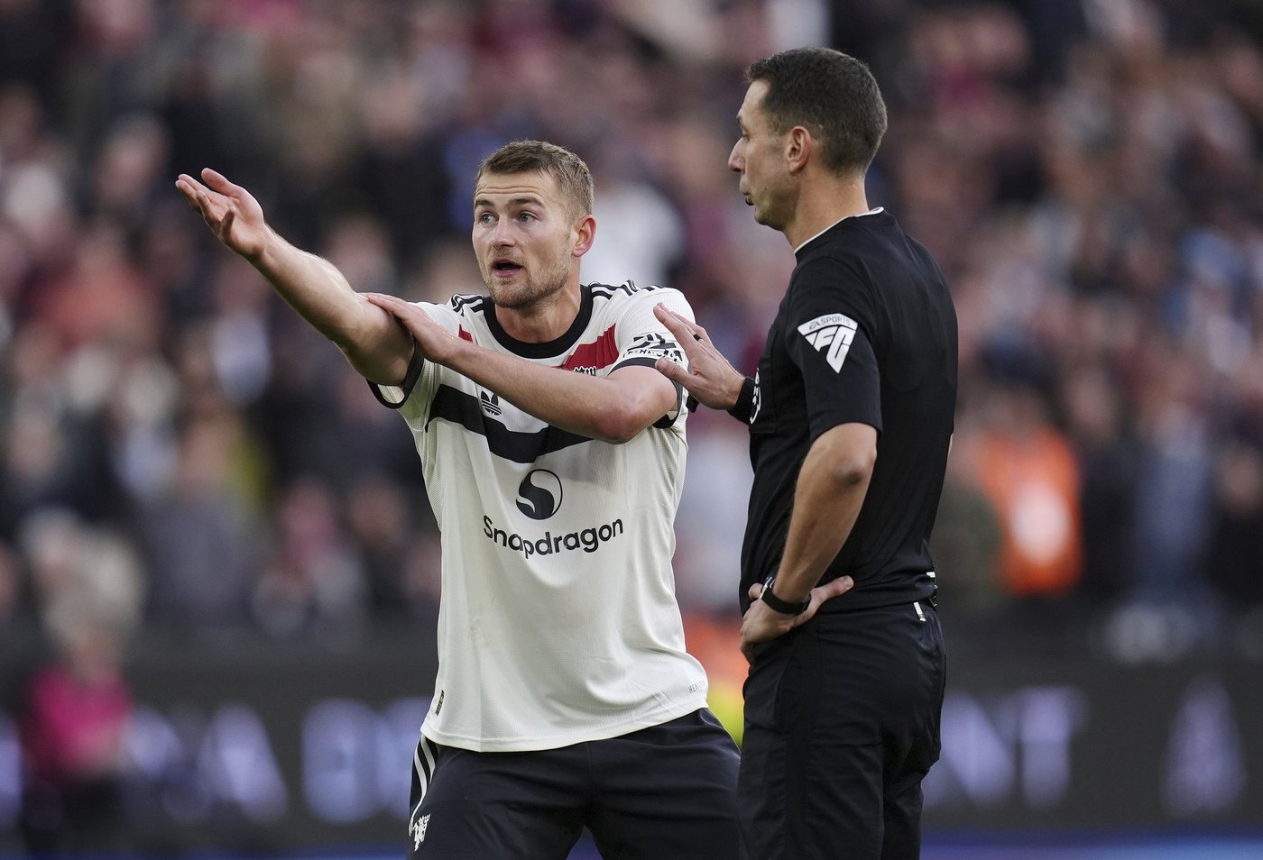Arsenal Fights for Draw Against Liverpool Raising Concerns for Title Hopes