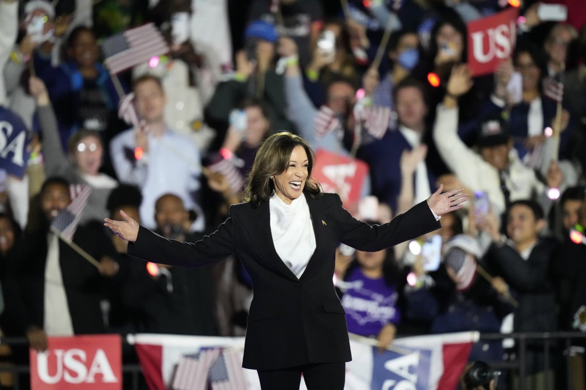 Harris promises to 'put country above party and above self' in closing argument against Trump