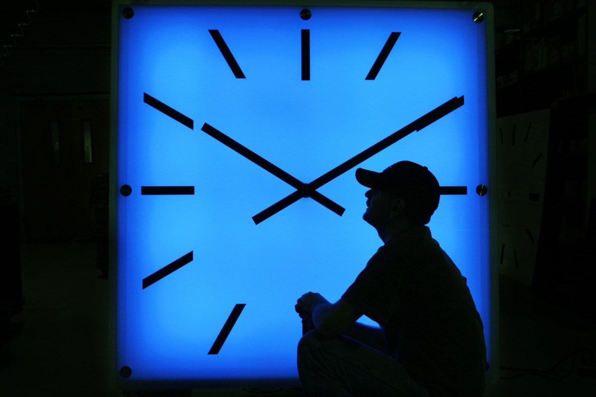 Daylight saving time ends next weekend. This is how to prepare for the