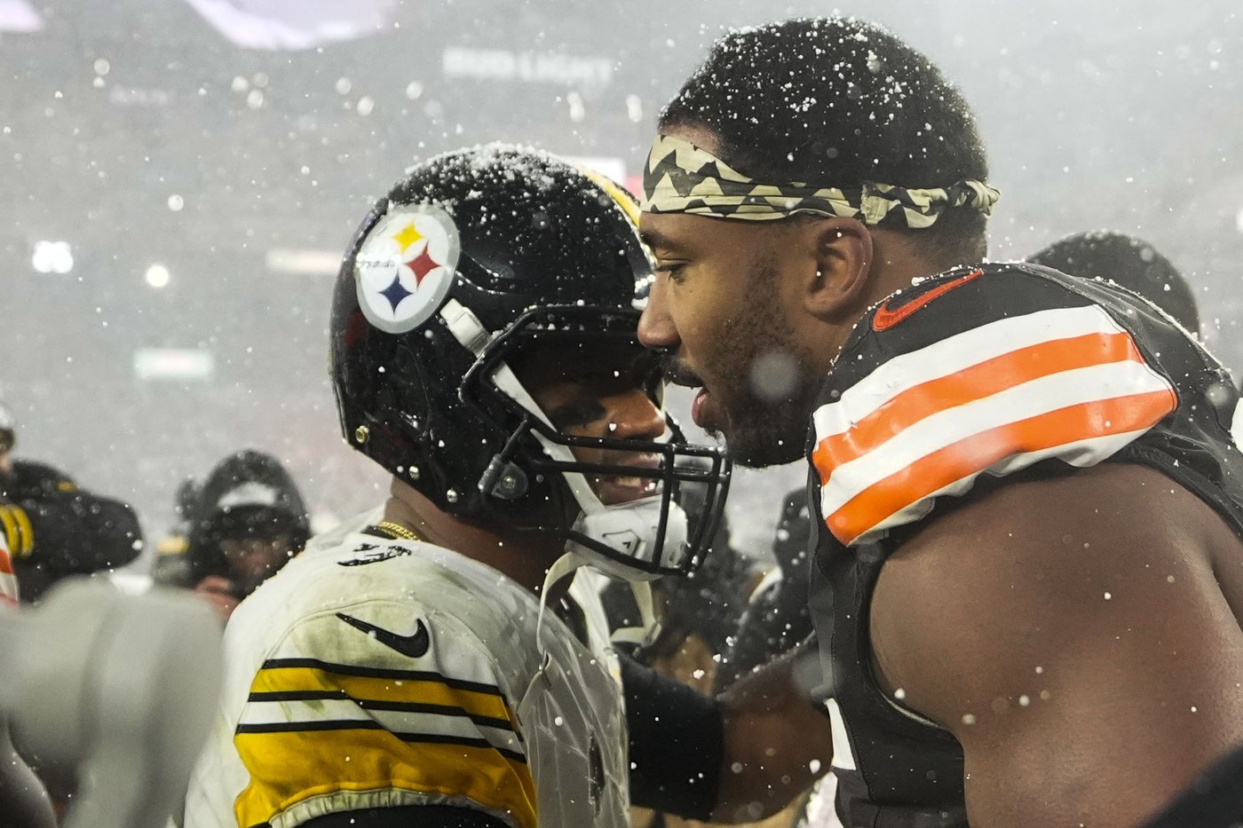 Browns' Myles Garrett gets 3 sacks in win, sends message to Steelers and T.J.  Watt: "'I'm the guy" - Victoria Times Colonist