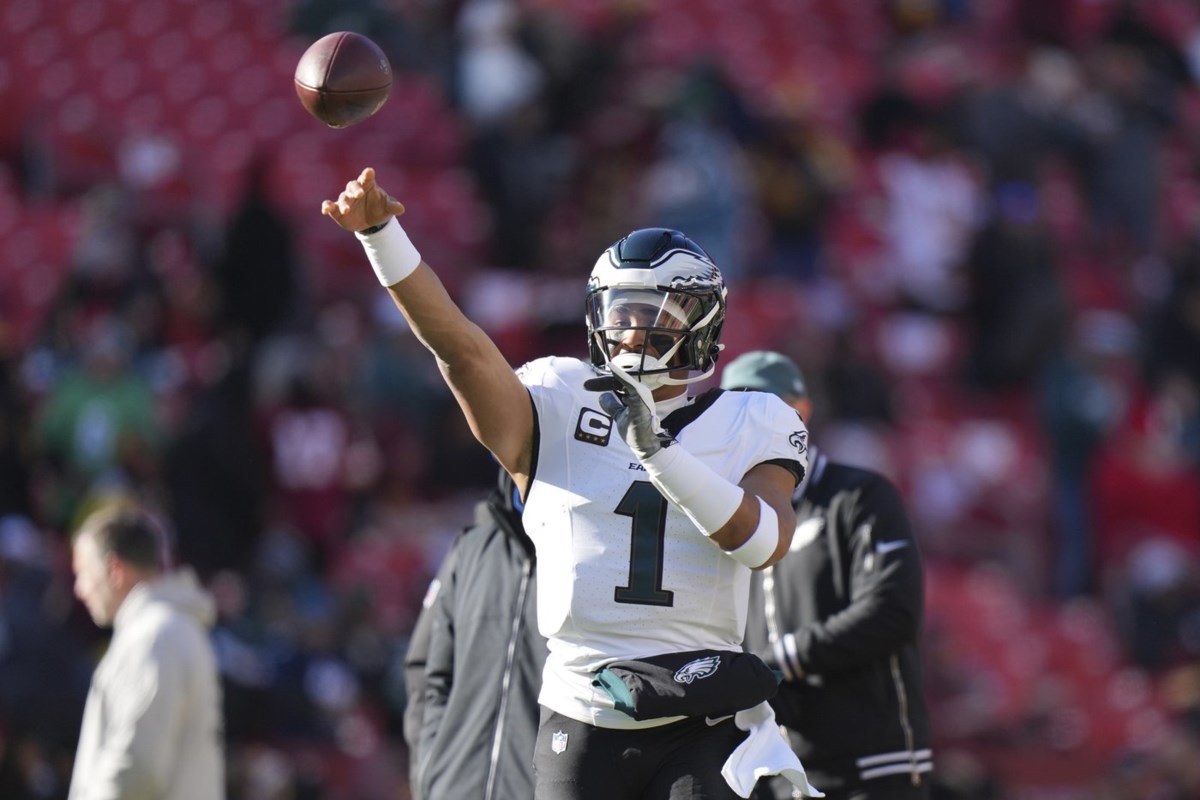 Injured Philadelphia Eagles quarterback Jalen Hurts won't play Sunday