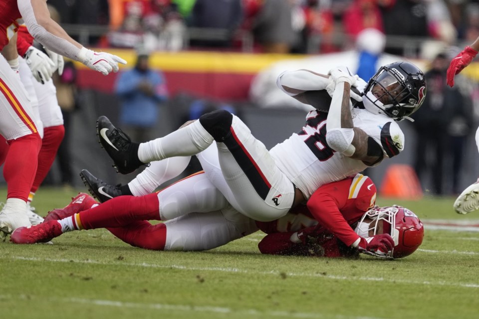 Chiefs' Cook returns after concussion evaluation; Texans' Al-Shaair out with knee injury - Victoria Times Colonist