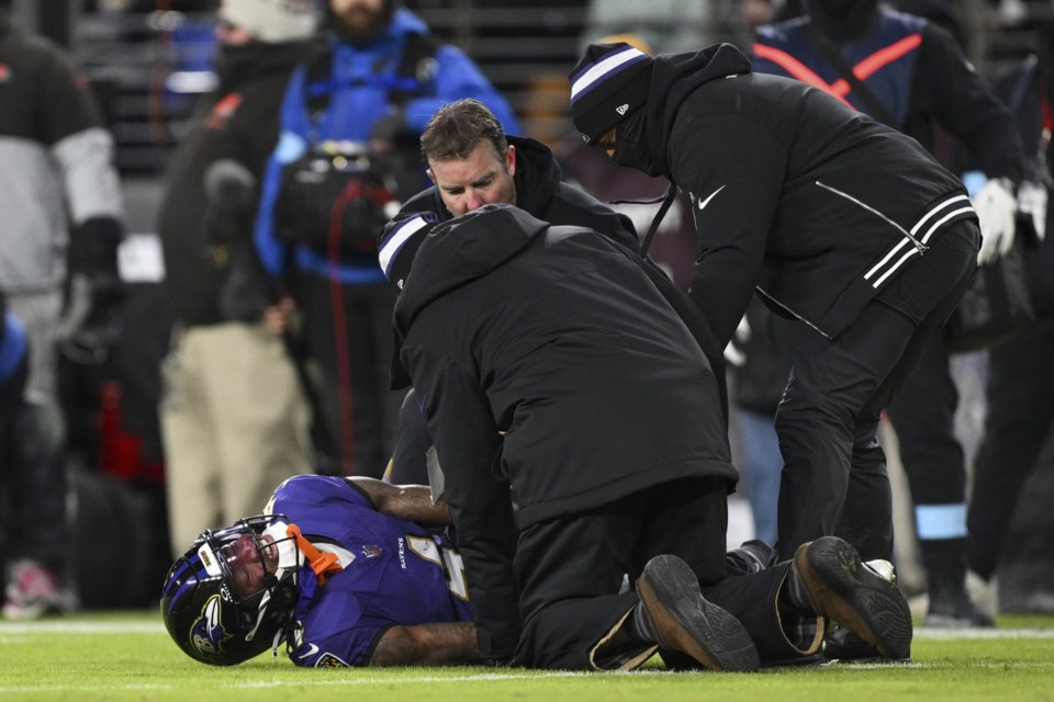 Baltimore WR Zay Flowers won't play against Pittsburgh this week after  injuring his knee - Victoria Times Colonist