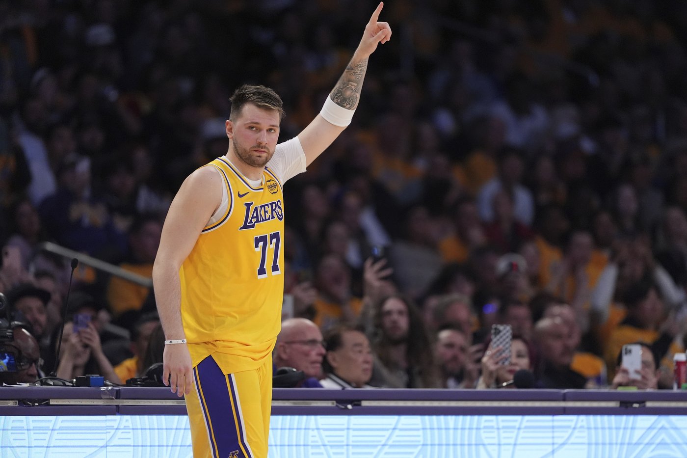 Luka Doncic makes his Lakers debut and quickly connects with LeBron James  in a 132-113 win over Utah - Airdrie News