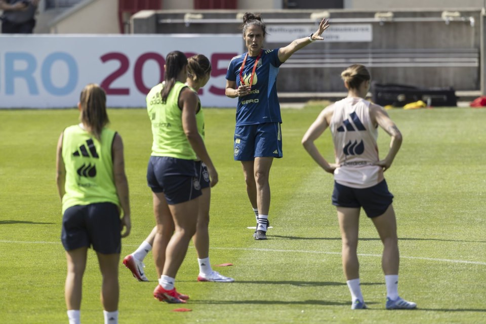 Spanish head coach Montserrat Tome Vazquez, rear center, gestures during the training session of the Spanish women's national football team in Lausanne, Switzerland, Monday, June 30, 2025, ahead of the UEFA Women's EURO 2025. (Cyril Zingaro/Keystone via AP)