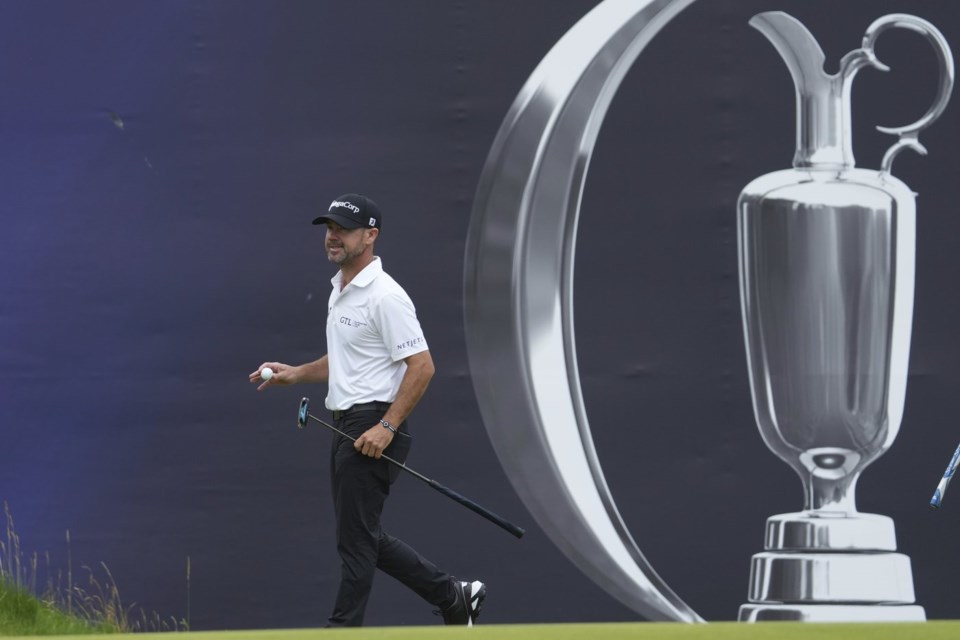 Brian Harman of the United States acknowledges the crowd after making a birdie putt on the 18th green during the second round of the British Open golf championship at the Royal Portrush Golf Club, Northern Ireland, Friday, July 18, 2025. (AP Photo/Jon Super)