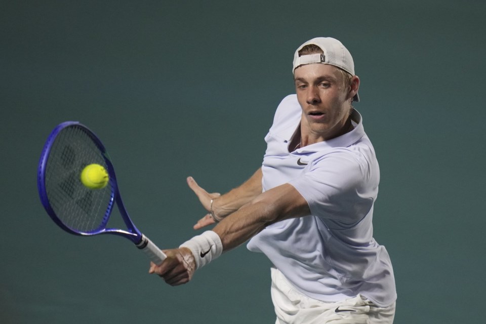 Denis Shapovalov of Canada hits a return to Alejandro Davidovich Fokina of Spain during a semifinal match at the Mexican Open tennis in Acapulco, Mexico, Friday, Feb. 28, 2025. (AP Photo/Eduardo Verdugo)