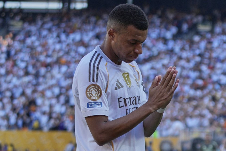 Real Madrid's Kylian Mbappe reacts after scoring a goal against Borussia Dortmund in extra time of a Club World Cup quarterfinal soccer match, Saturday, July 5, 2025 in East Rutherford, N.J. (AP Photo/Frank Franklin II)