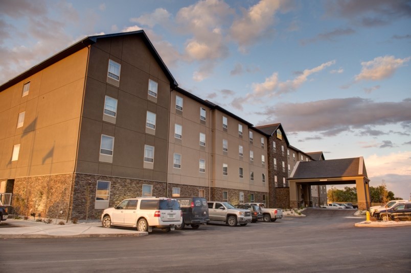 estevan-exterior-0006-1000px-jpg