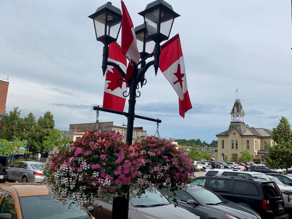 USED 2019 07 19 flag pole flowers town hall DK