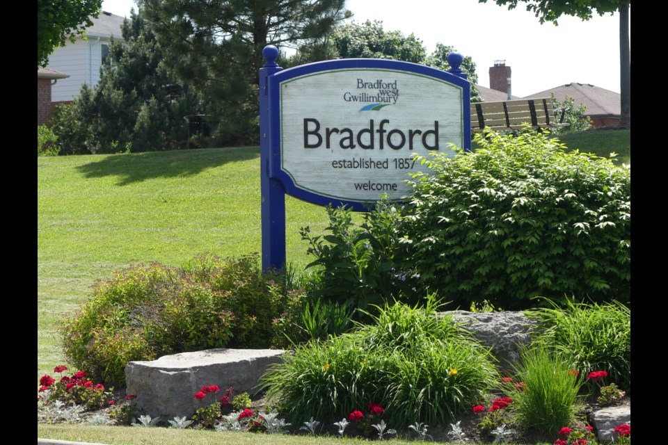 A Bradford West Gwillimbury sign welcomes people into town on Barrie Street. | File photo