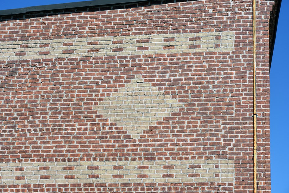 USED 2018-06-26-brick mural