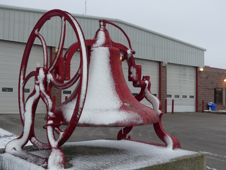 USED 2018-11-28-bell in snow