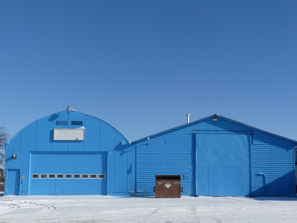 USED 2019-01-25-blue buildings blue sky