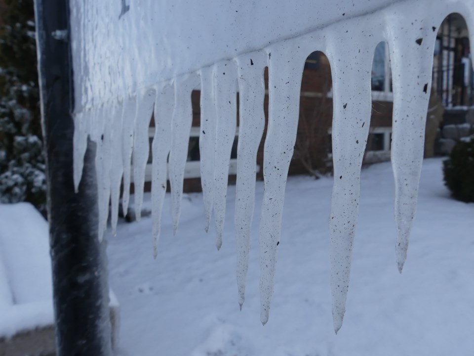USED 2019-02-12-more icicles