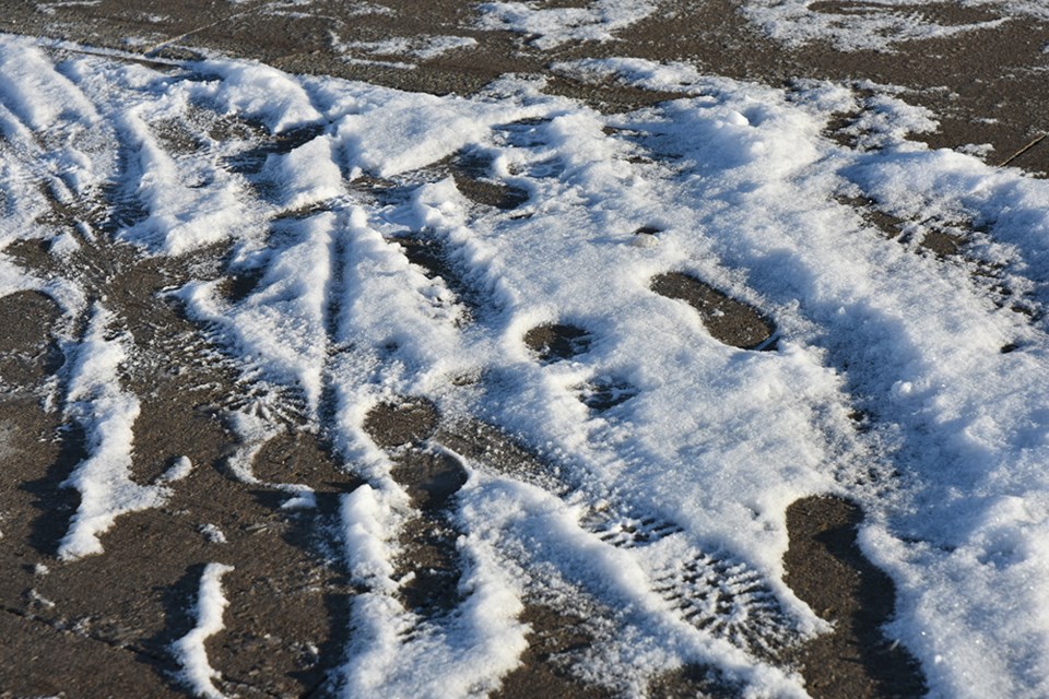 USED 2019-02-19-footsteps in snow