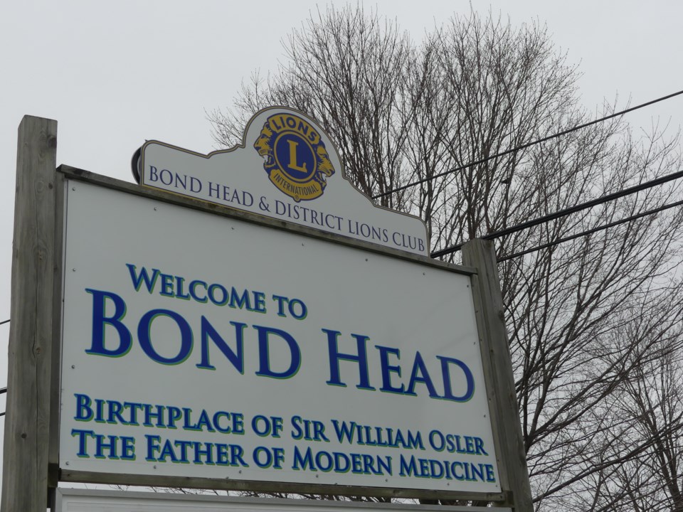 USED 2019-04-25-bond head welcome sign
