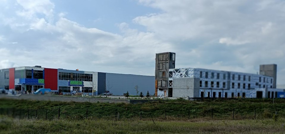 USED 2023-09-25-gm-bt-new-hotel-going-up-at-the-88-400-interchange-wierenga