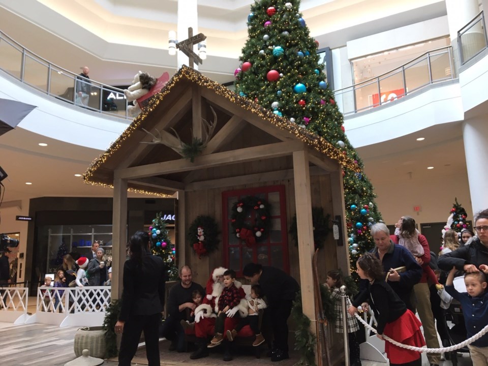 USED 20181223 Santa at mall