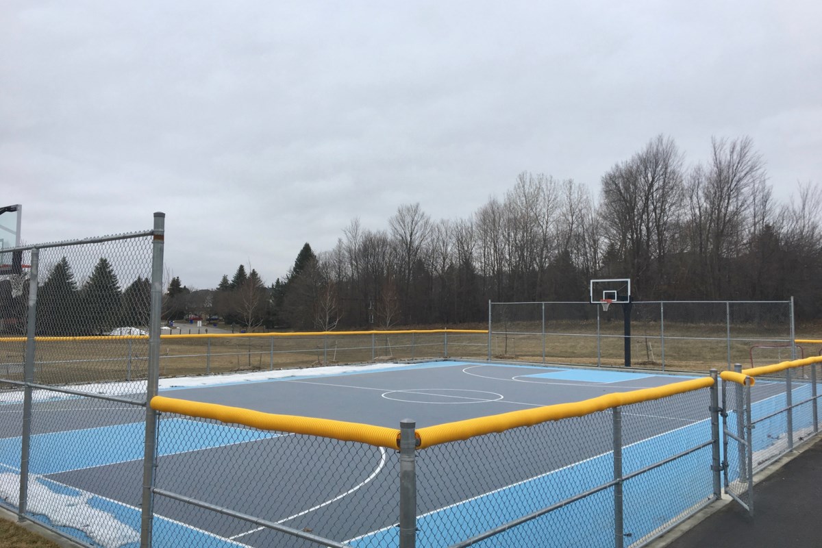 Teens On Still Closed Basketball Courts New Trend Newmarket Bylaw Newmarkettoday Ca