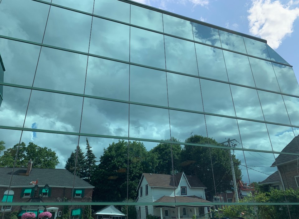USED 2019 08 08 library window reflection DK