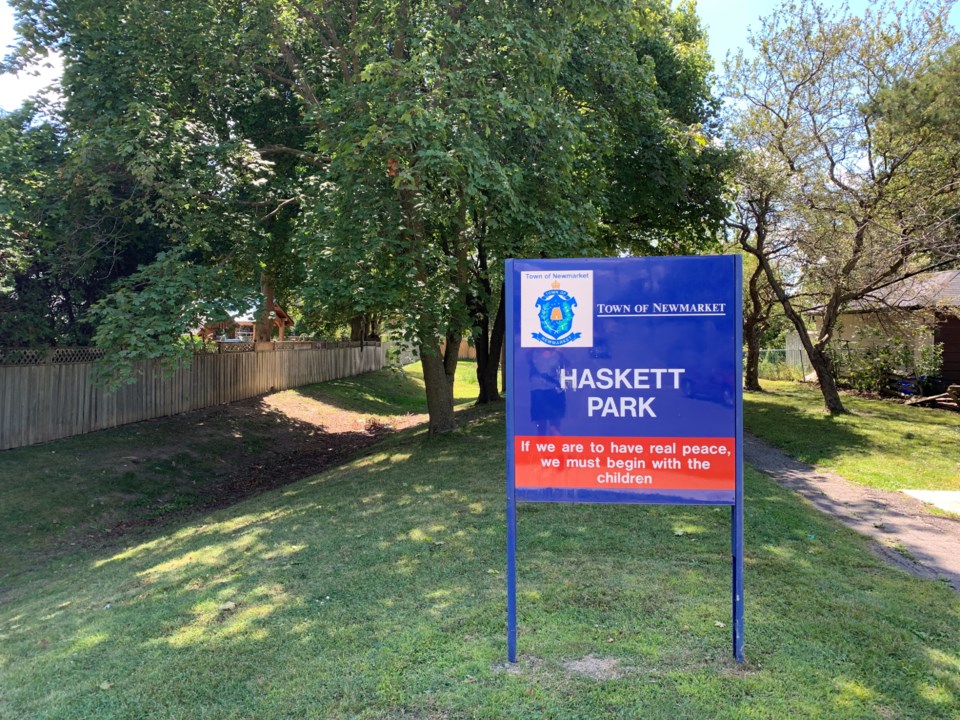 USED 2019 08 29 Haskett Park sign DK