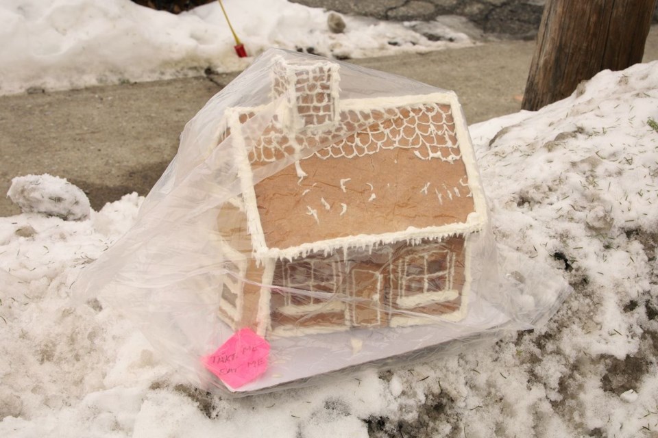 USED 2021 01 17 gingerbread house
