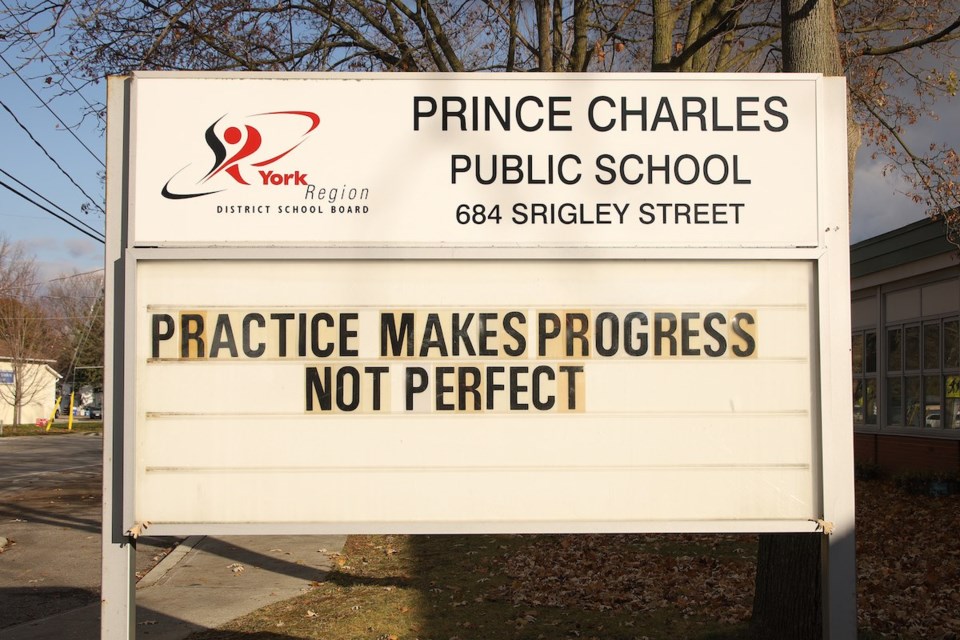 USED 20231119-prince-charles-signgk