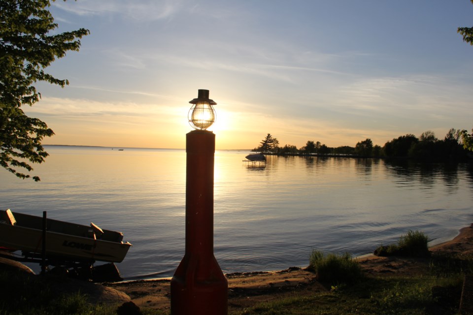 USED2018-06-07goodmorning  3  Buoy oh buoy. There's a new light on the beach. Photo by Brenda Turl for BayToday.