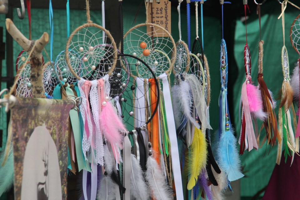 USED 2018-06-07goodmorning  6  Dream catchers at the Farmer's Market. Photo by Brenda Turl for BayToday.