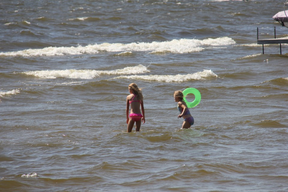 USED2018-07-12goodmorning   6  Sisters going out for a swim. Photo by Brenda Turl for BayToday.