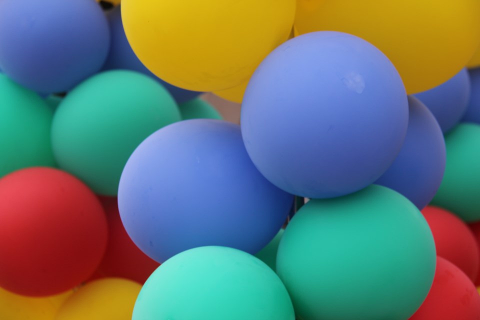 USED 2018-07-5goodmorning   6 Colourful balloons. Photo by Brenda Turl for BayToday.