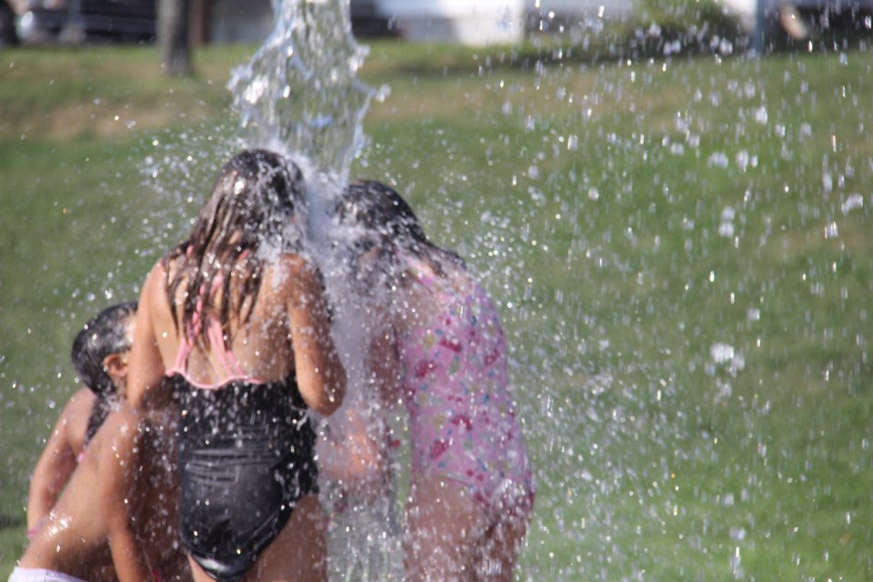 USED 2018-08-16goodmorning   4  Under the water bucket at the Callender splash pad. Photo by Brenda Turl for BayToday.