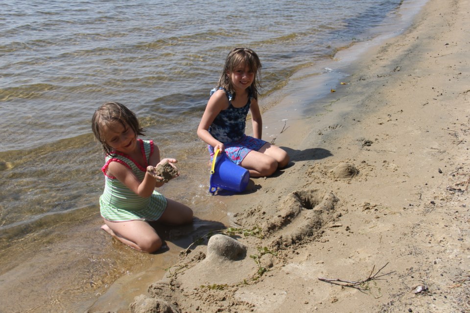USED 2018-08-16goodmorning    9   Making sand castles on the beach. Photo by Brenda Turl for BayToday.