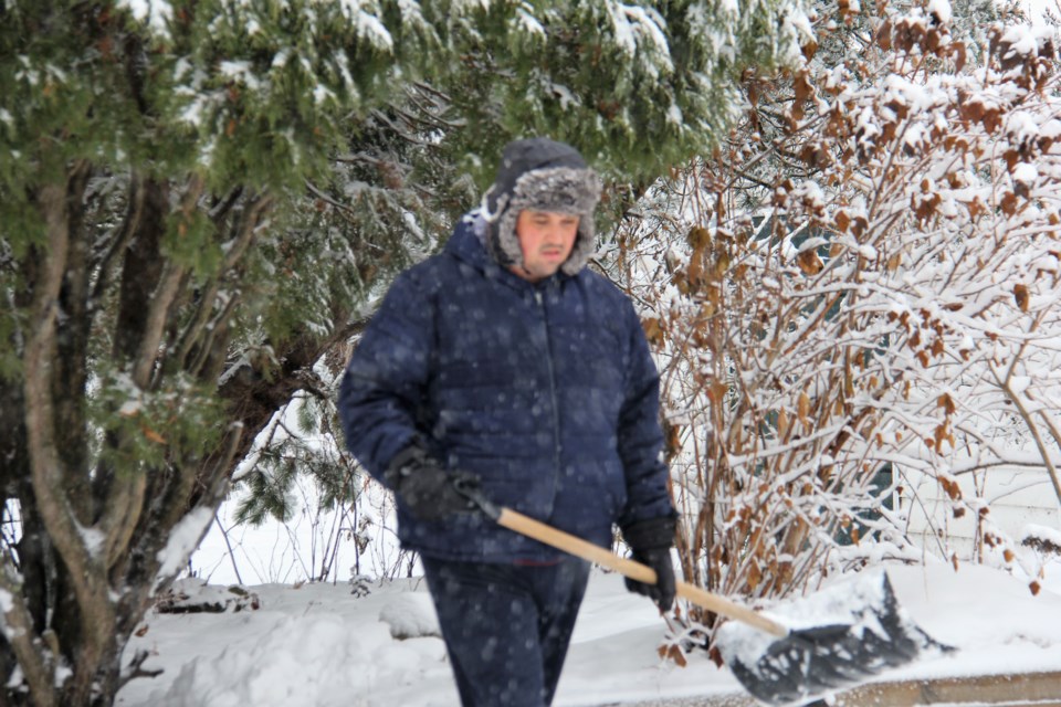 USED 2018-12-27goodmorning  5 Snow shoveling. Photo by Brenda Turl for BayToday.