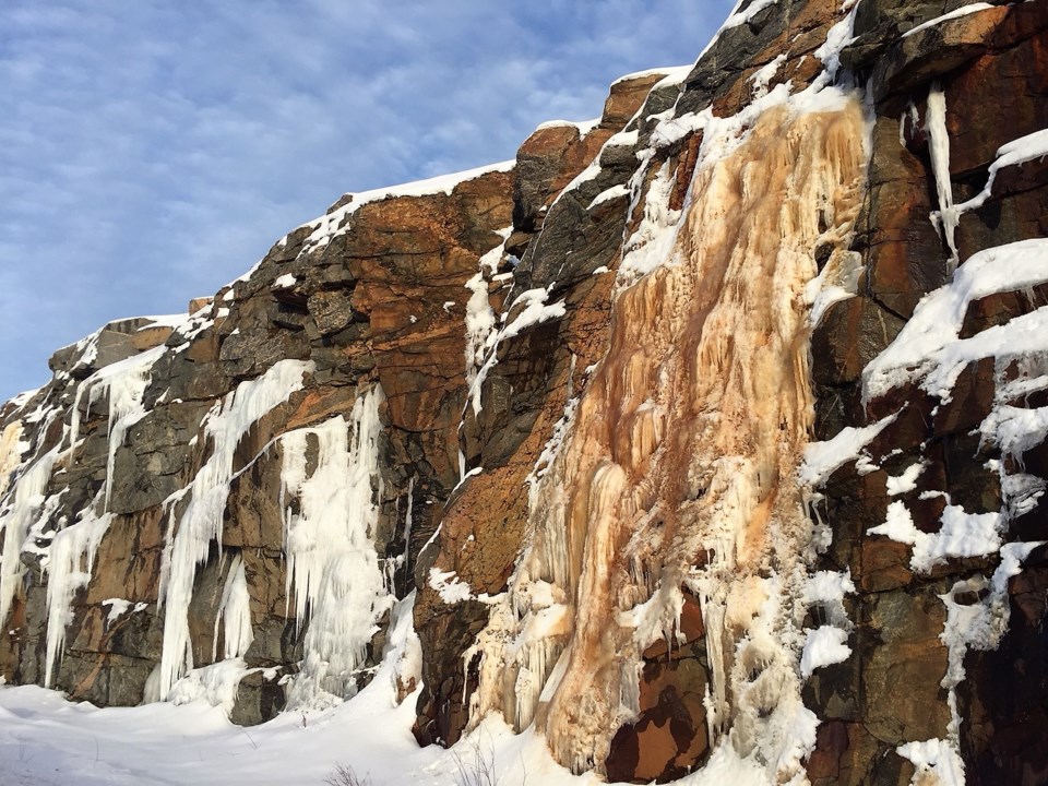 USED 2019-01-10goodmorning  4 Ice and rocks along the highway. Photo by Brenda Turl for BayToday.