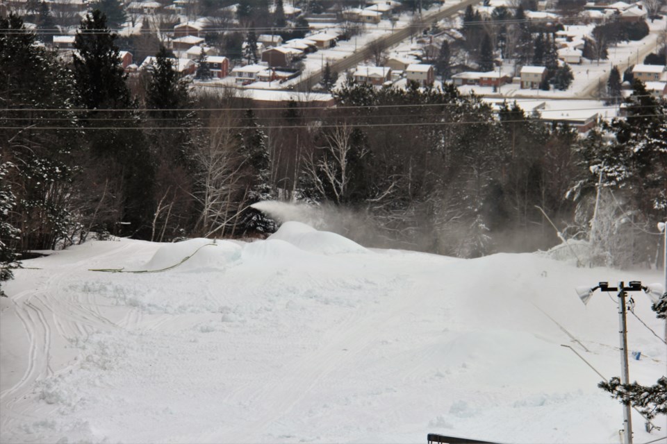 USED 2019-01-24goodmorning  3 Snowguns hard at work at Laurentian Ski Hill. Photo by Brenda Turl for Baytoday.